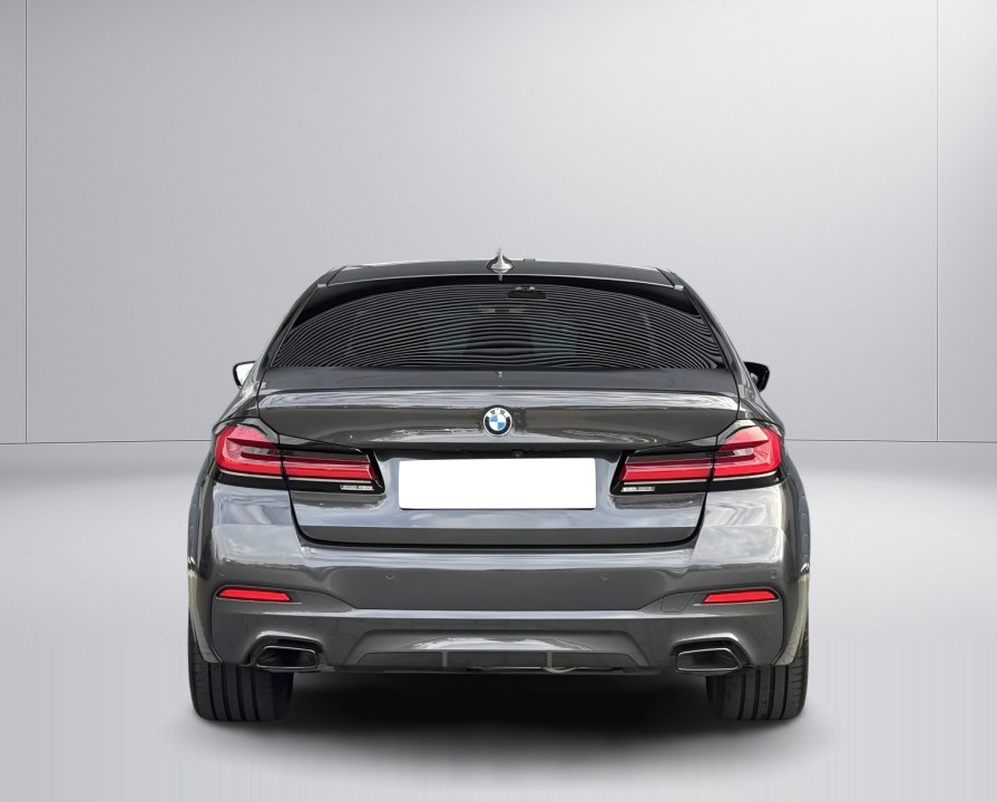 BMW Seria 5 520i M-Sport (3)