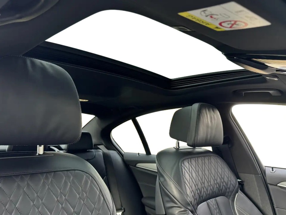 BMW Seria 5 520i M-Sport - foto 21