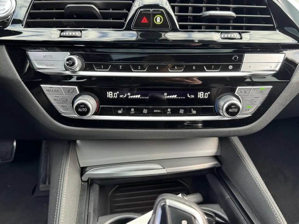 BMW Seria 5 520i M-Sport - foto 18