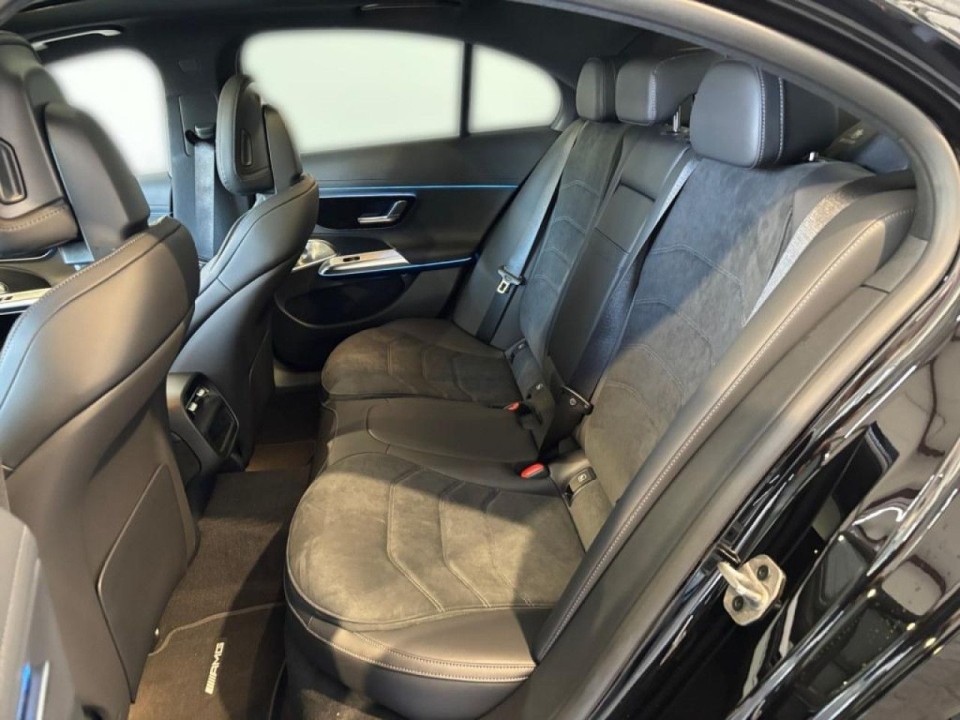 Mercedes-Benz E 220d 4MATIC AMG Line - foto 7