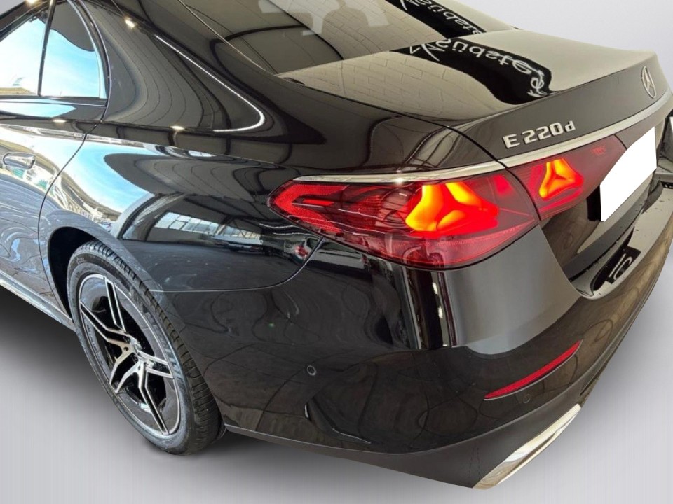 Mercedes-Benz E 220d 4MATIC AMG Line - foto 16