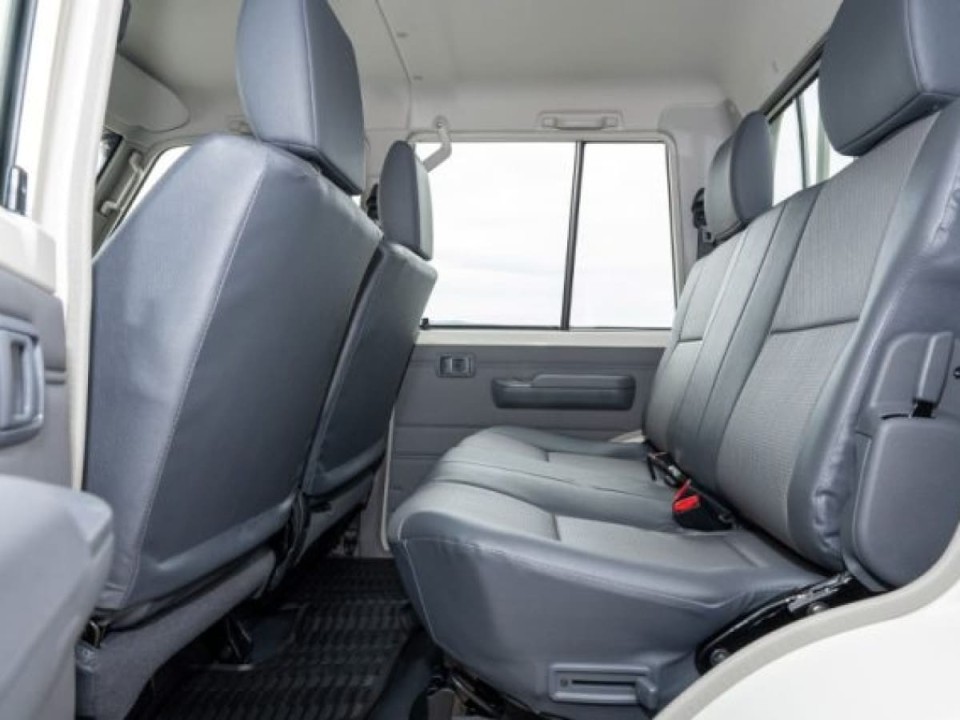 Toyota Land Cruiser GRJ79 DC - foto 7