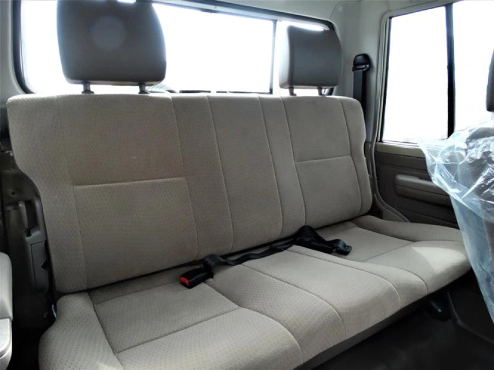 Toyota Land Cruiser GRJ 78 - foto 10