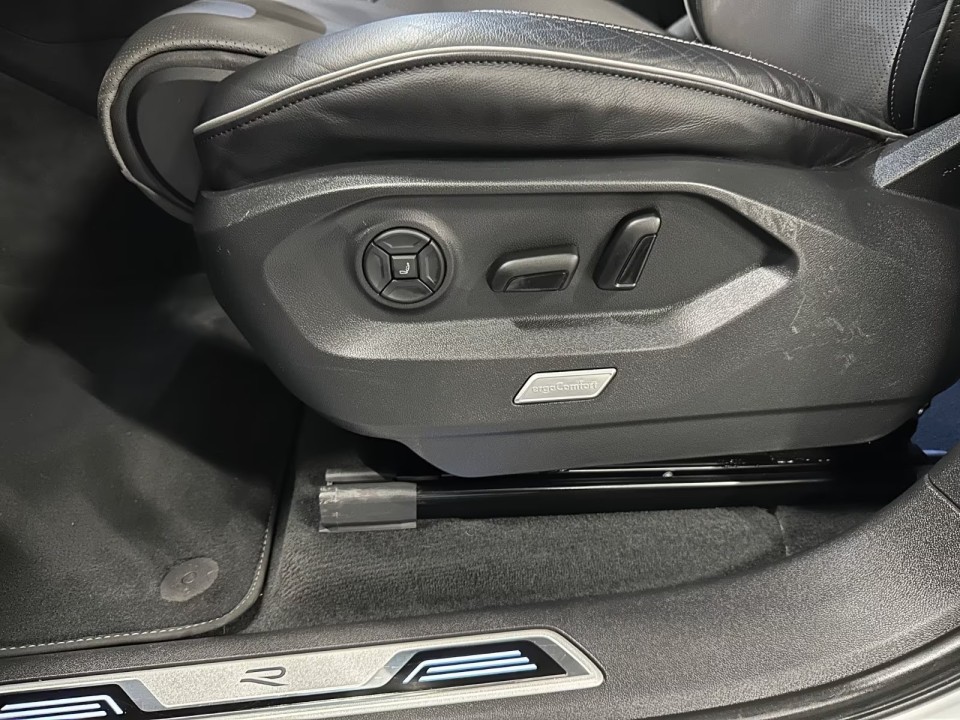 Volkswagen Touareg V6 TDI R-Line - foto 31