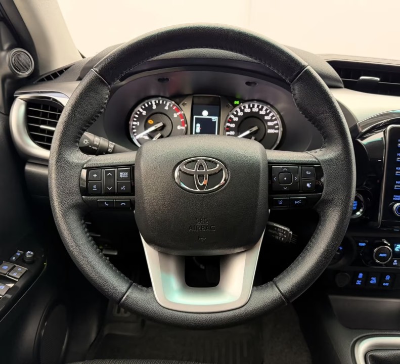Toyota Hilux 2.8D Executive MT - foto 12