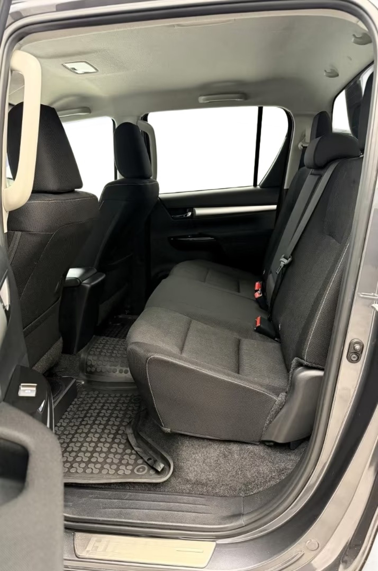 Toyota Hilux 2.8D Executive MT - foto 25