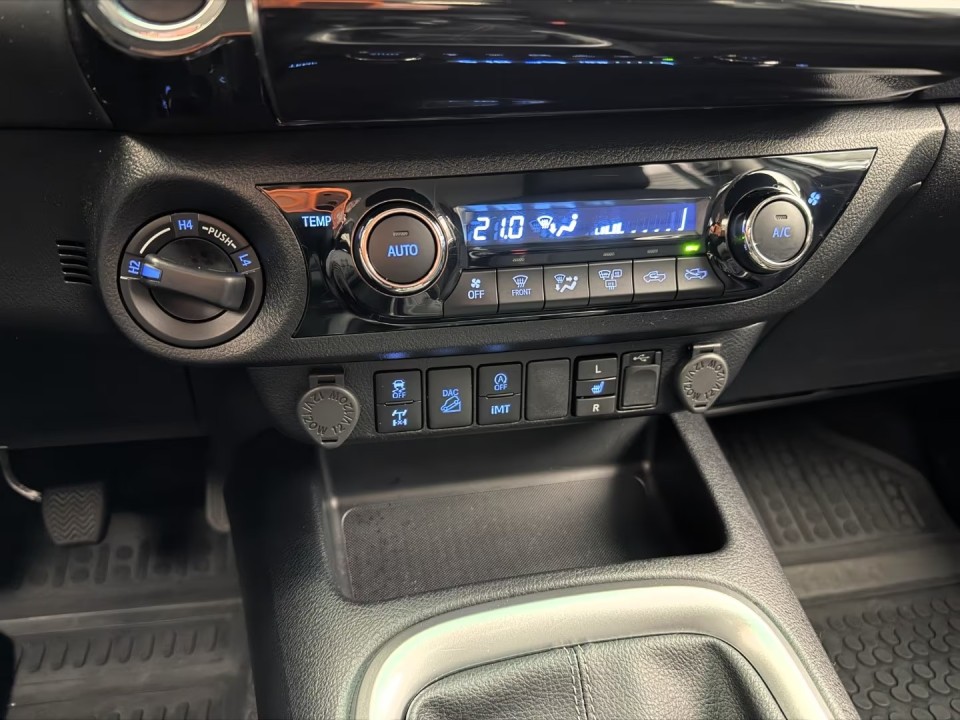 Toyota Hilux 2.8D Executive MT - foto 20
