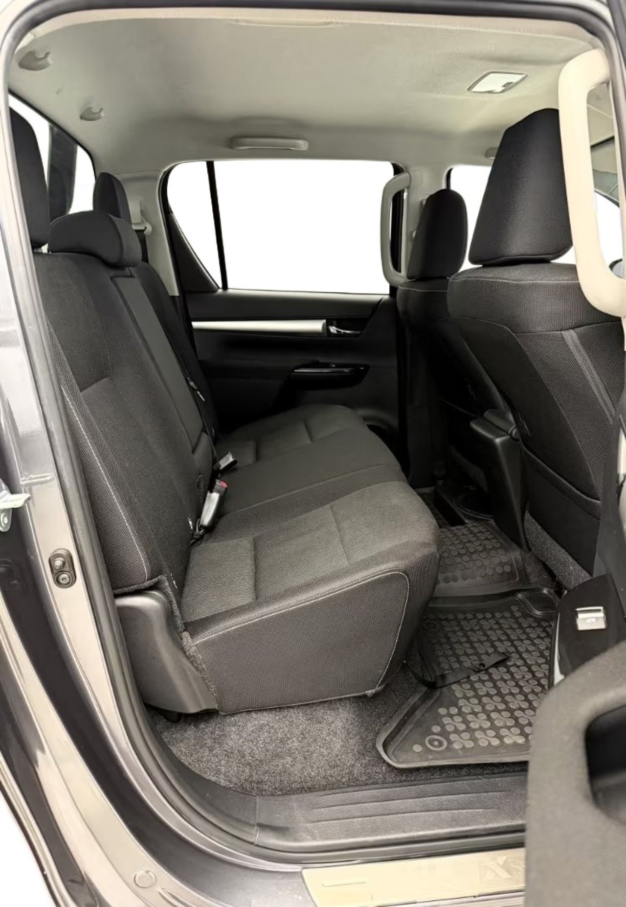 Toyota Hilux 2.8D Executive MT - foto 24