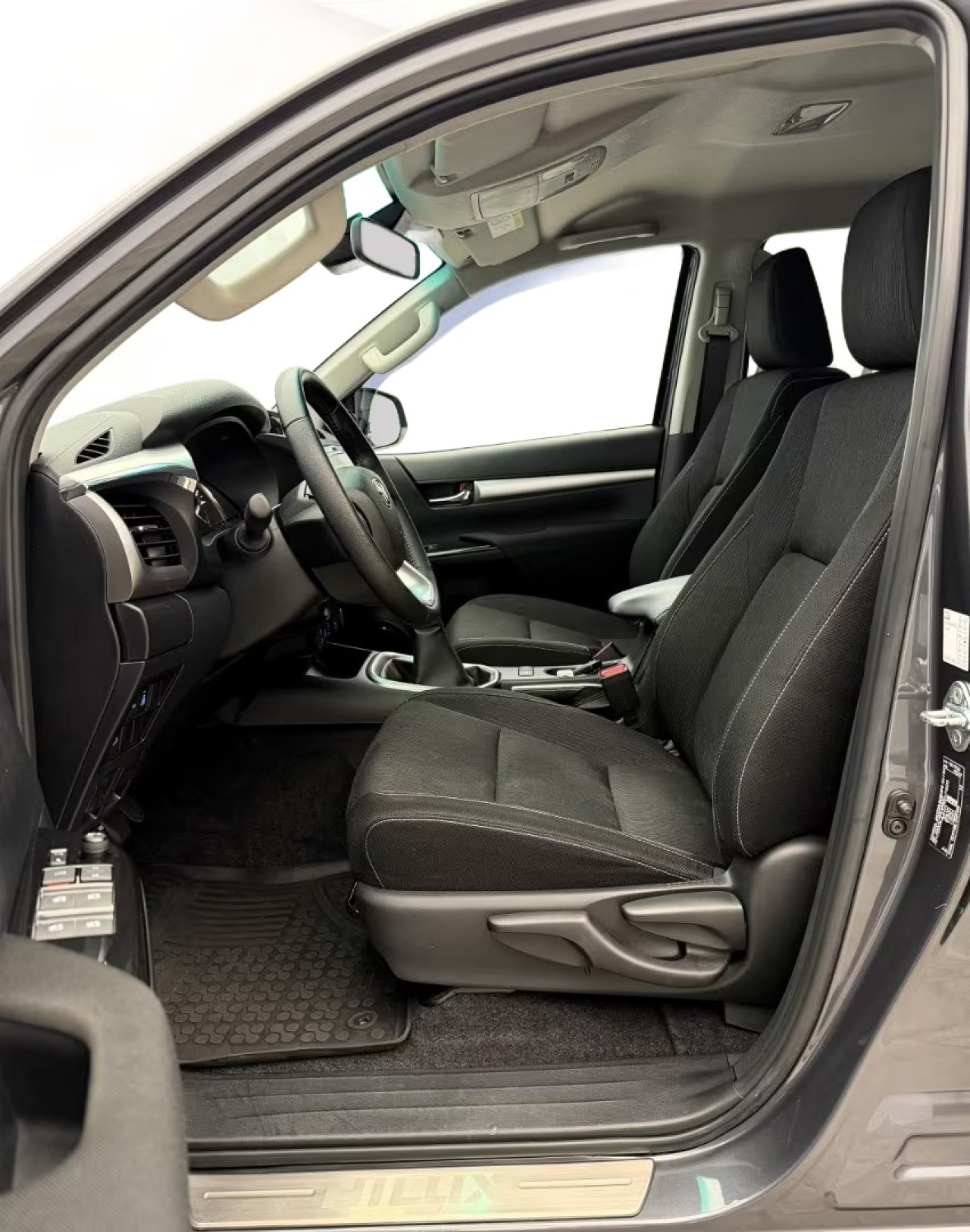 Toyota Hilux 2.8D Executive MT - foto 17