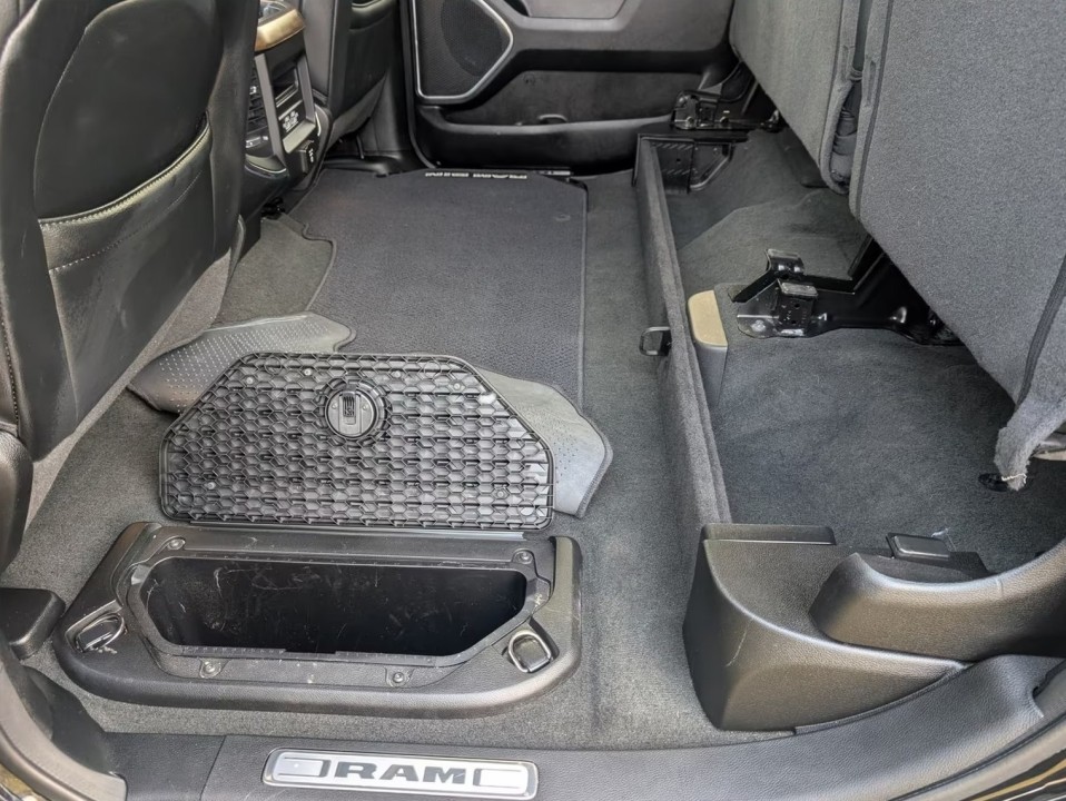 Dodge RAM 1500 Laramie - foto 21