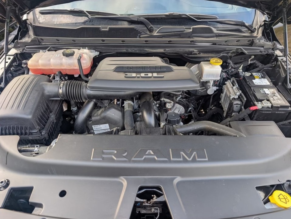 Dodge RAM 1500 Laramie - foto 24