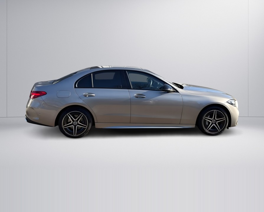 Mercedes-Benz C 300de AMG Line (2)