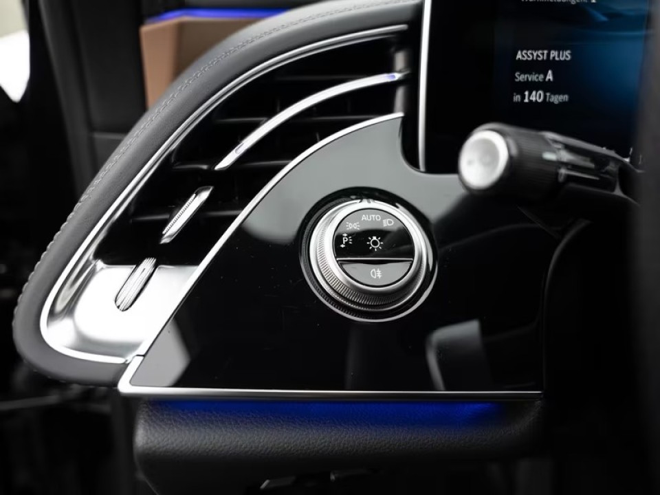 Mercedes-Benz E 200 4MATIC AMG Line - foto 8