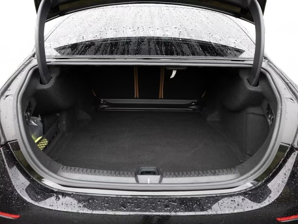 Mercedes-Benz E 200 4MATIC AMG Line - foto 22