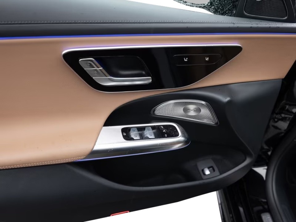 Mercedes-Benz E 200 4MATIC AMG Line - foto 21