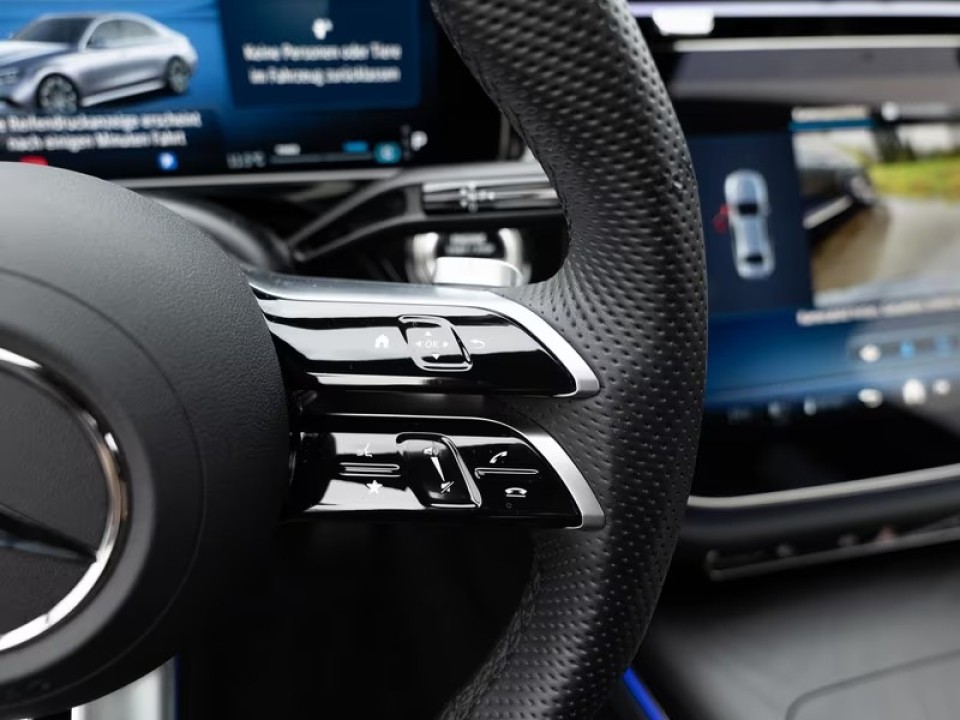 Mercedes-Benz E 200 4MATIC AMG Line - foto 7