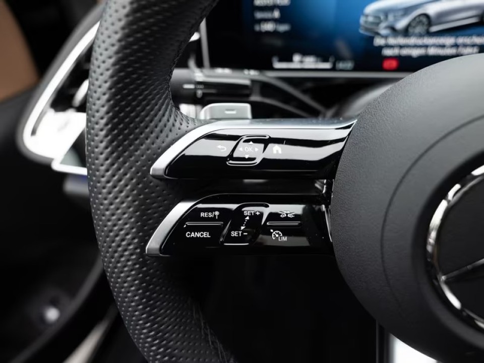 Mercedes-Benz E 200 4MATIC AMG Line - foto 6