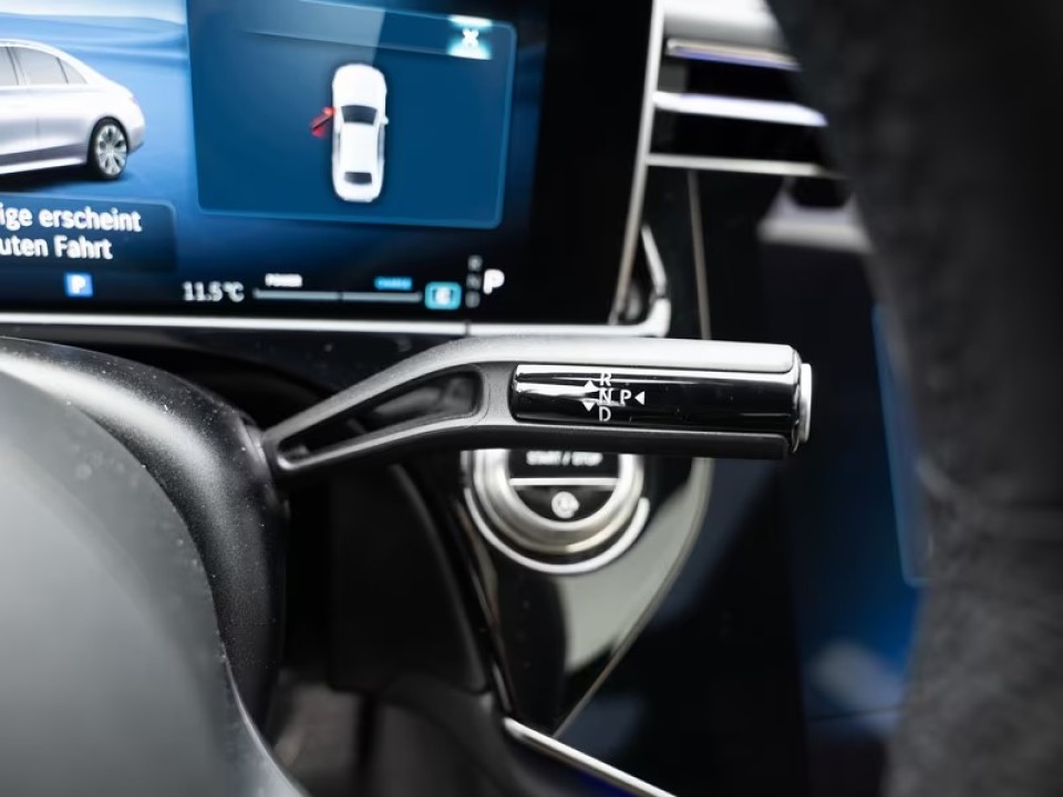 Mercedes-Benz E 200 4MATIC AMG Line - foto 9