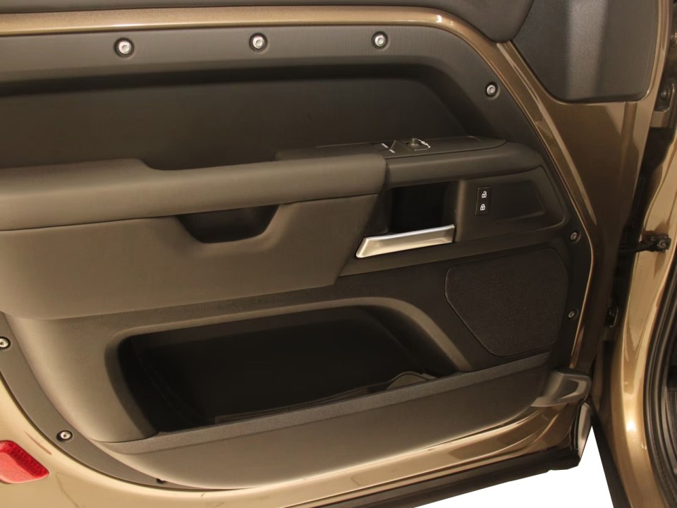 Land Rover Defender 90 D250 S - foto 10