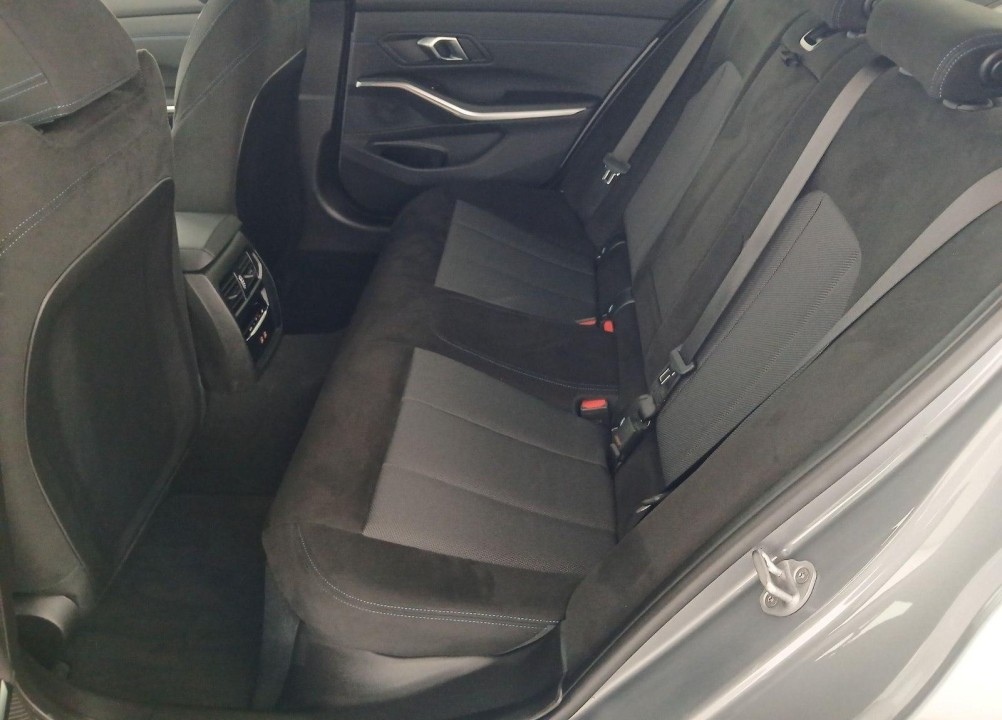 BMW Seria 3 330d xDrive M-Sport - foto 7