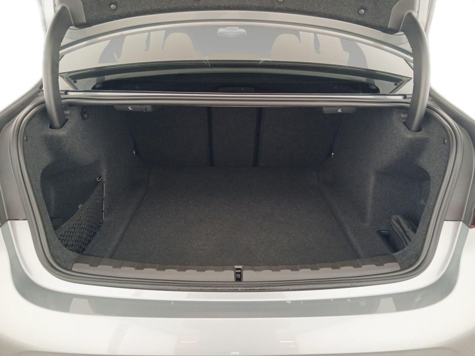 BMW Seria 3 330d xDrive M-Sport - foto 12