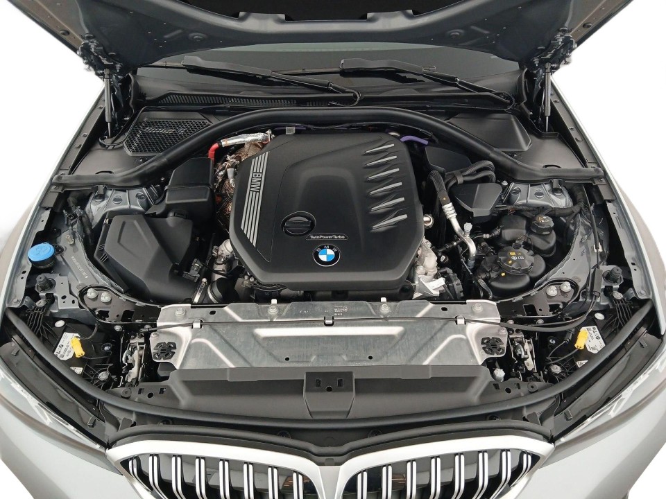 BMW Seria 3 330d xDrive M-Sport - foto 11