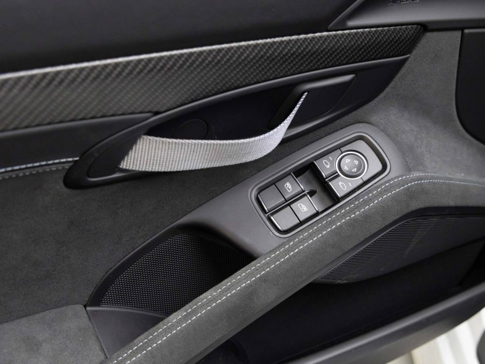 Porsche 718 Spyder RS - foto 19