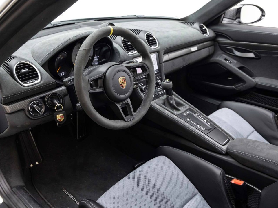 Porsche 718 Spyder RS - foto 14