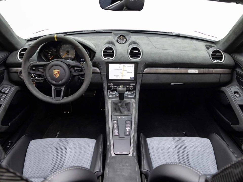 Porsche 718 Spyder RS - foto 12
