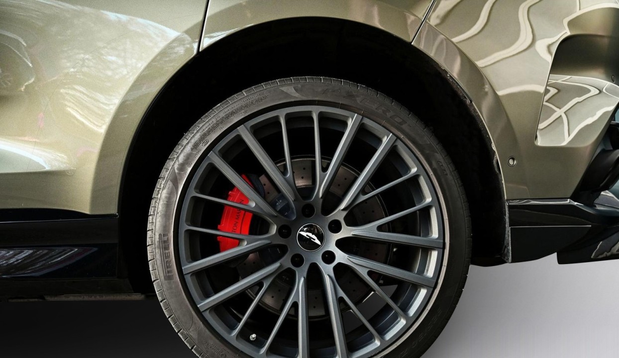 Aston Martin DBX 707 - foto 36