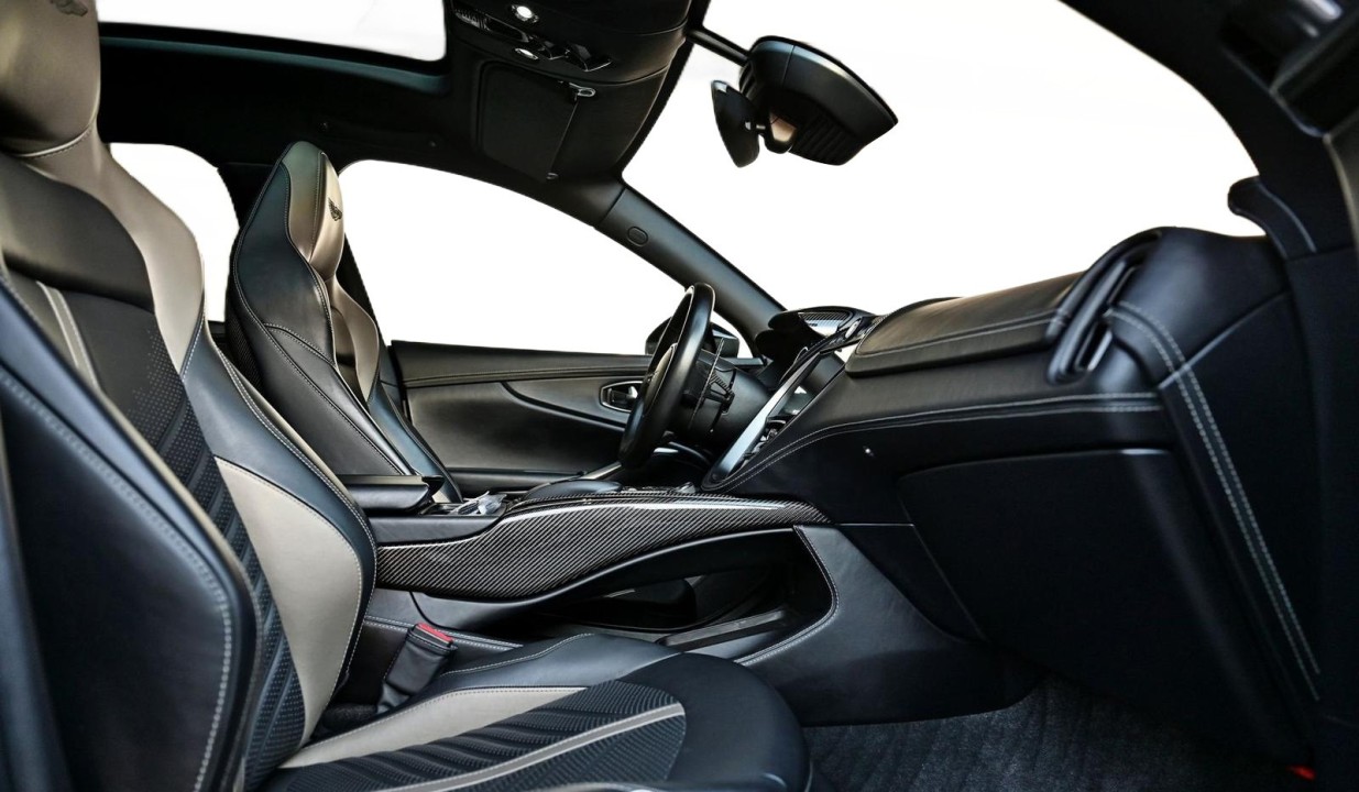 Aston Martin DBX 707 - foto 11