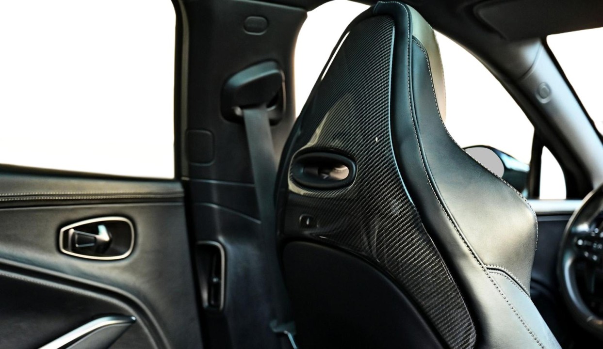 Aston Martin DBX 707 - foto 28