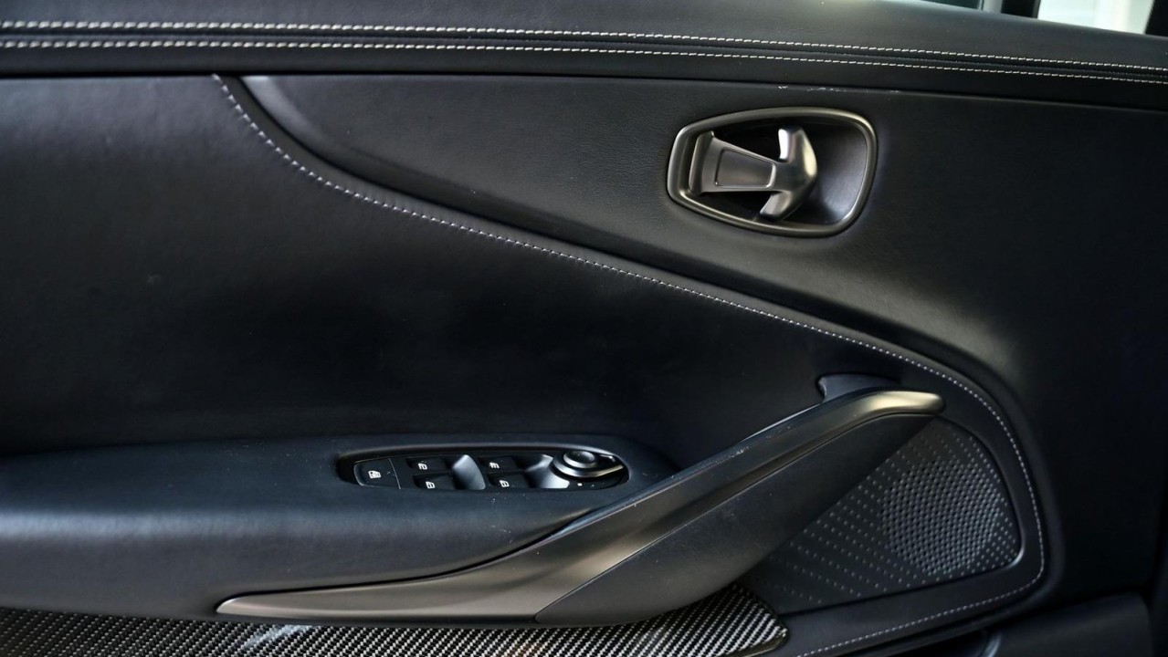 Aston Martin DBX 707 - foto 25