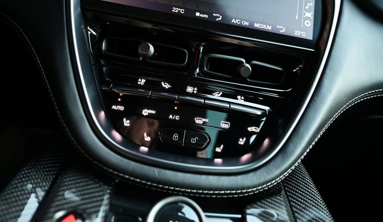 Aston Martin DBX 707 - foto 26