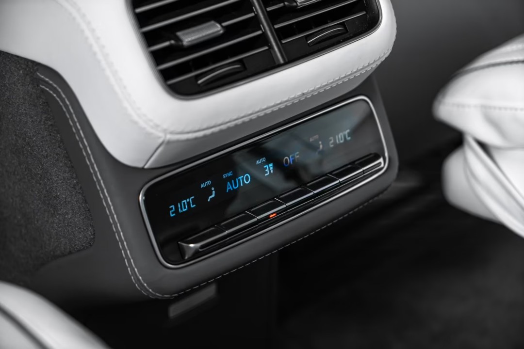 Mercedes-Benz GLS Maybach 600 - foto 15