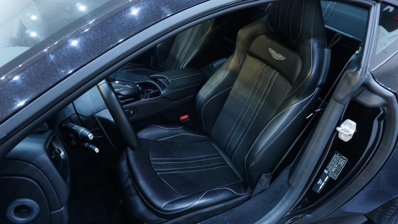 Aston Martin Vantage V8 - foto 11