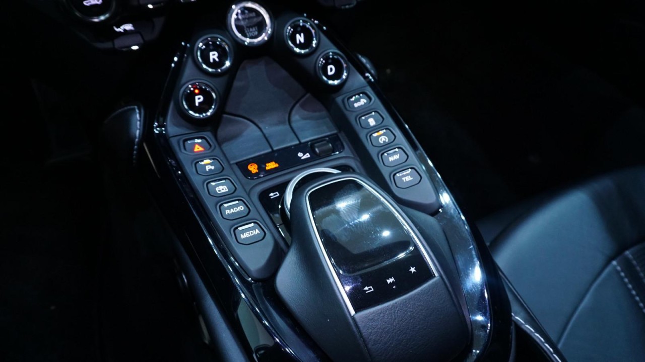 Aston Martin Vantage V8 - foto 15