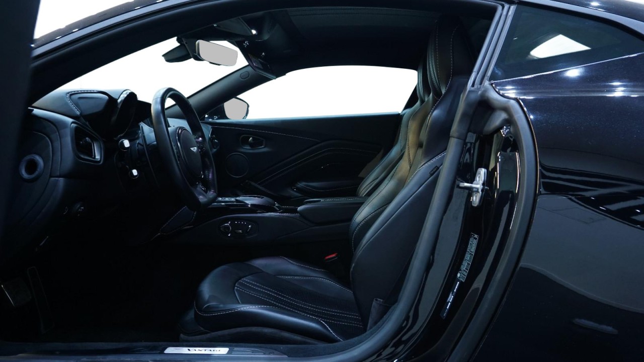 Aston Martin Vantage V8 - foto 9