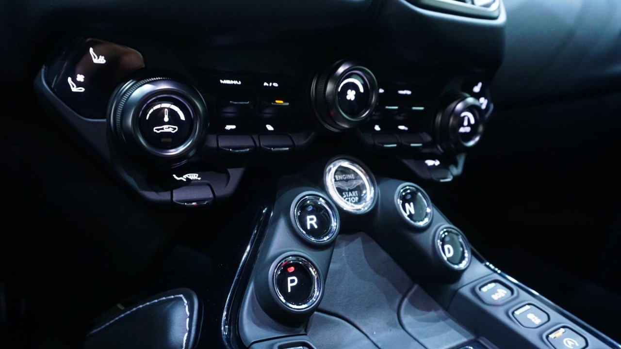 Aston Martin Vantage V8 - foto 16