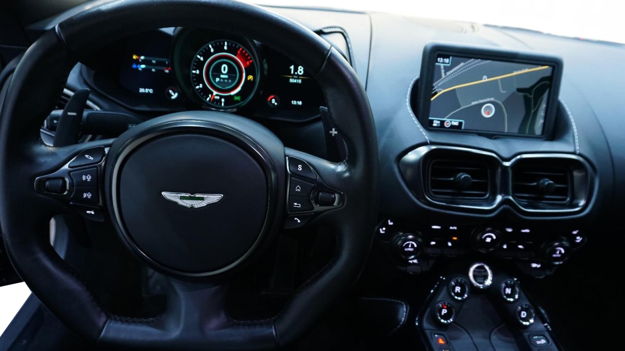 Aston Martin Vantage V8 - foto 14