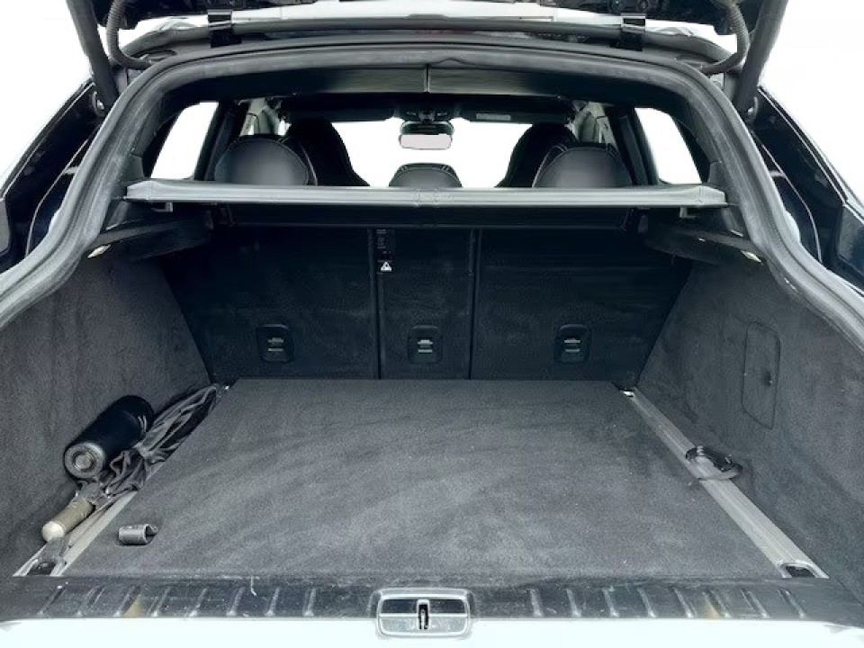 Aston Martin DBX - foto 22