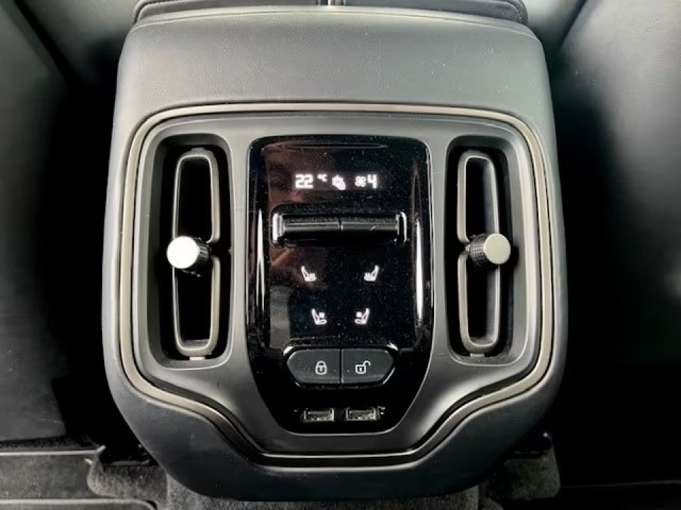 Aston Martin DBX - foto 18