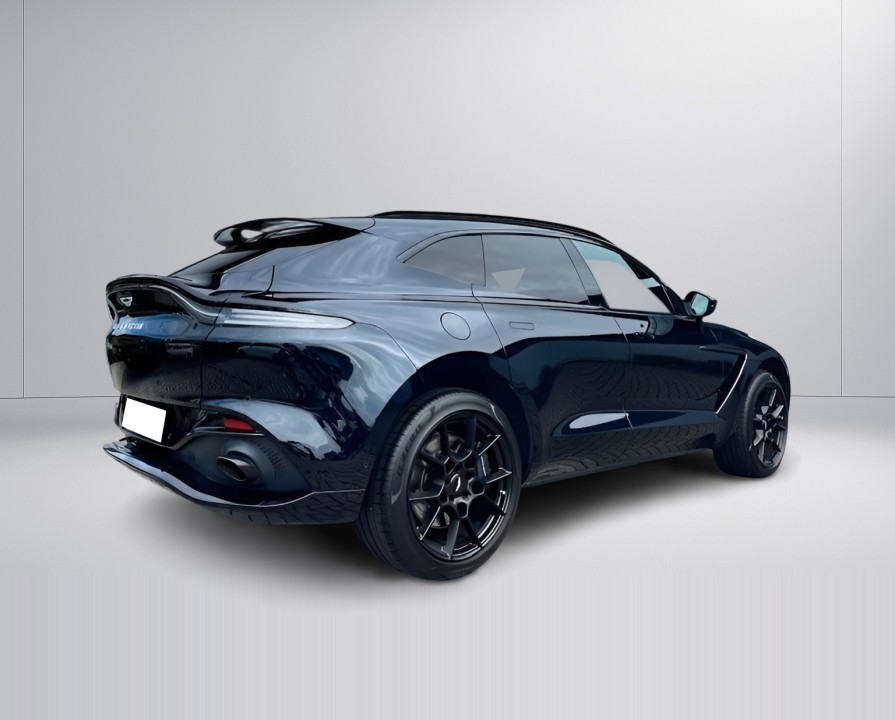 Aston Martin DBX (2)