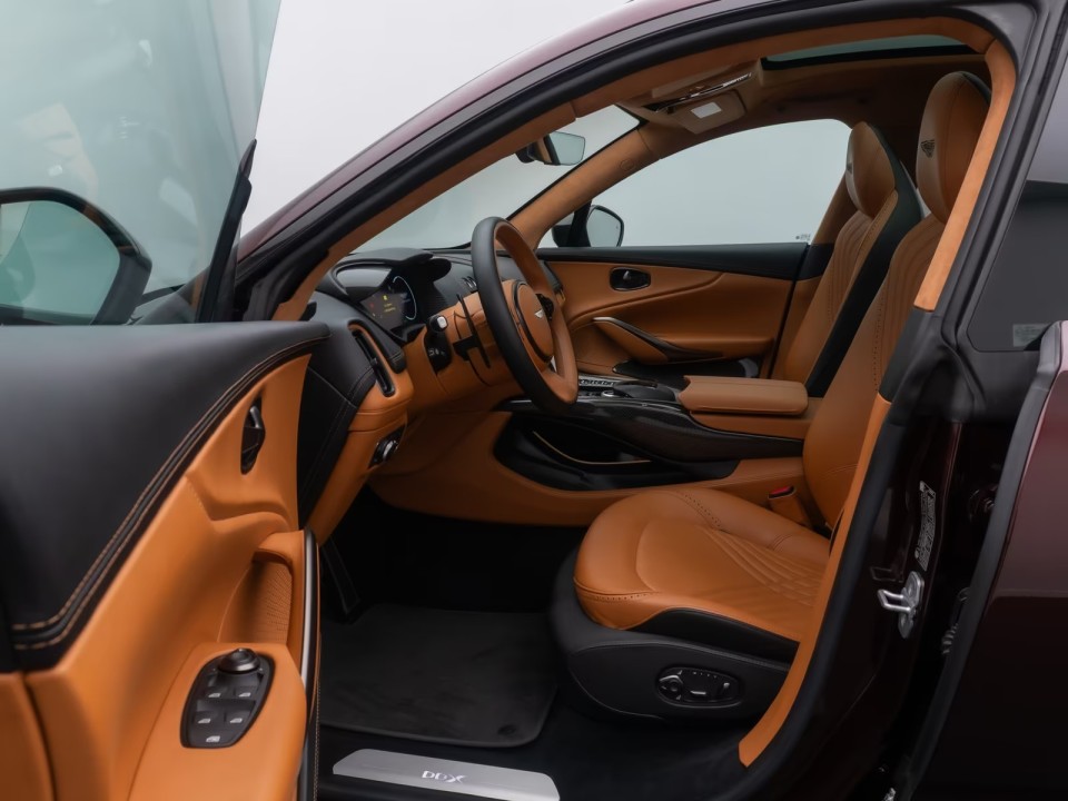 Aston Martin DBX - foto 18