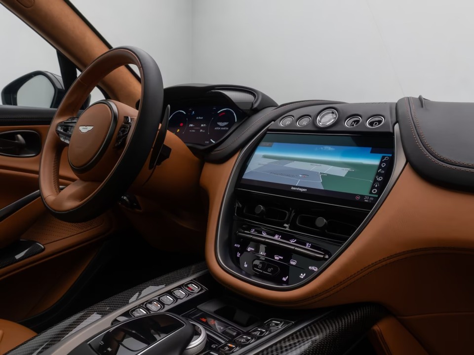 Aston Martin DBX - foto 17