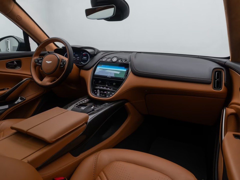 Aston Martin DBX - foto 16