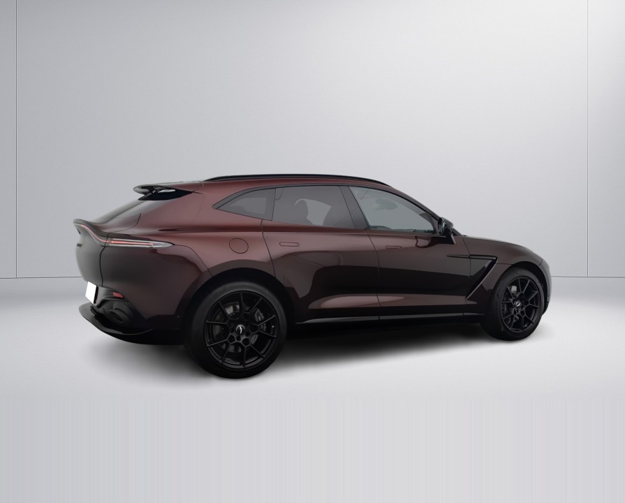 Aston Martin DBX (4)