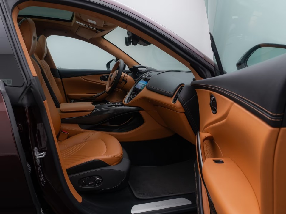 Aston Martin DBX - foto 23