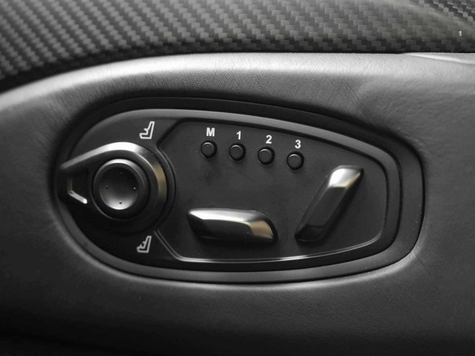 Aston Martin Vantage V8 Roadster - foto 20