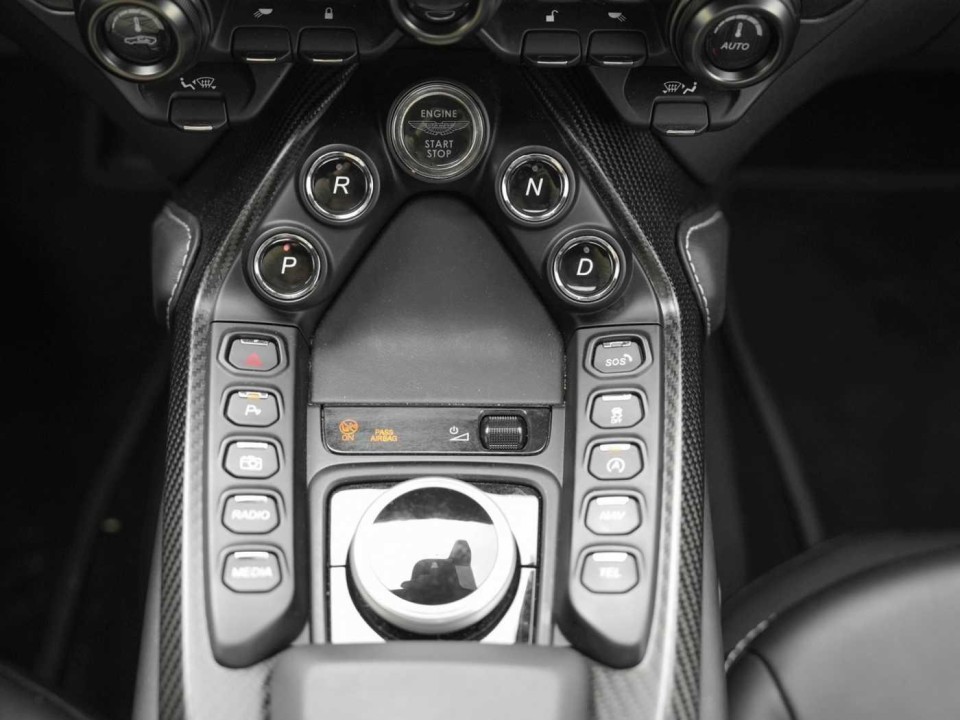 Aston Martin Vantage V8 Roadster - foto 13
